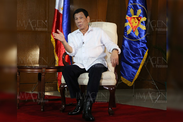 El presidente de Filipinas amenaza a Canadá con la “guerra” por la basura