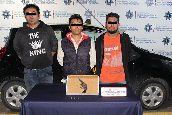 Detenidos tres sujetos por portar un revólver sin permiso