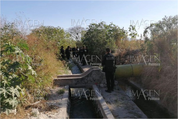 Encuentran a adolescente flotando en un canal de riego