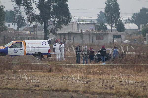 Hallan vehículo calcinado con varios cuerpos al interior
