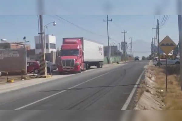Levantan a dos y roban 16 camiones en Super Trak