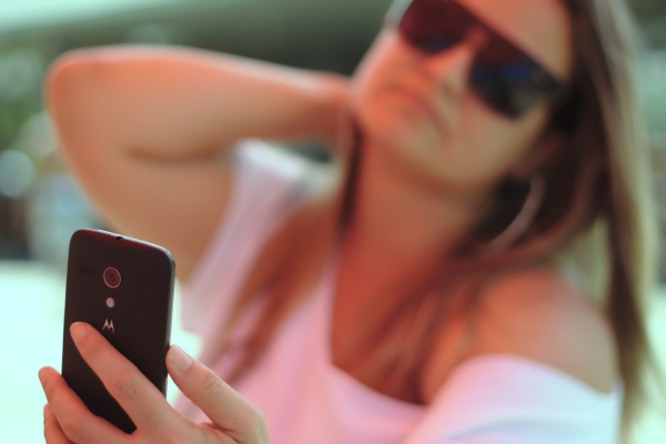 Lanzan smartphone que bloquea selfis de desnudos