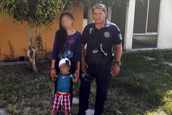 Policía de Huejotzingo salva a bebé de morir intoxicado