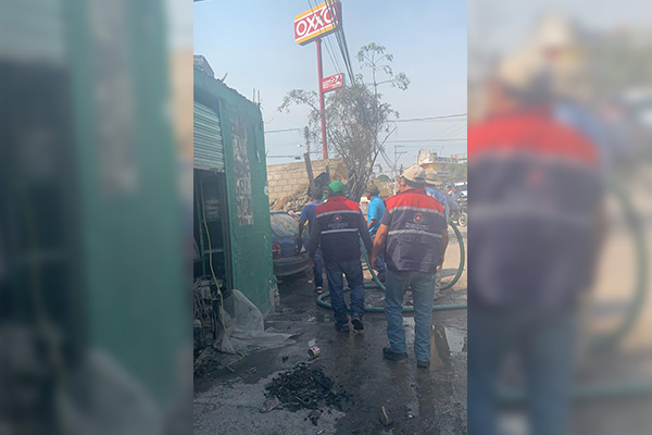 Protección Civil de Amozoc apaga incendio originado por una fogata