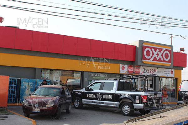 Detenidos tras intentar llevarse una caja fuerte de Oxxo