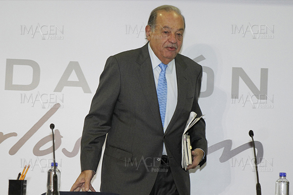 El multimillonario Carlos Slim sale del top 10 de la lista de Forbes