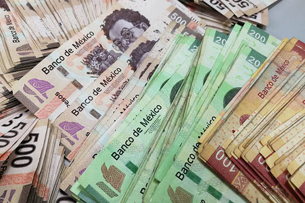 Adeudan 15 empresarios 50,000 millones de pesos a Hacienda: AMLO