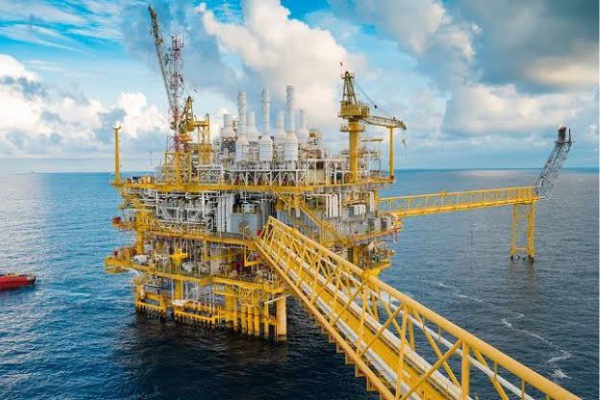 México acepta reducir su producción de petróleo para estabilizar precios