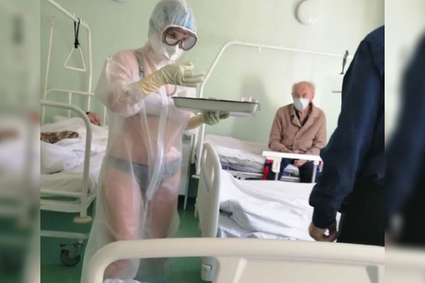 Lanzan reto en apoyo a la enfermera rusa en bikini