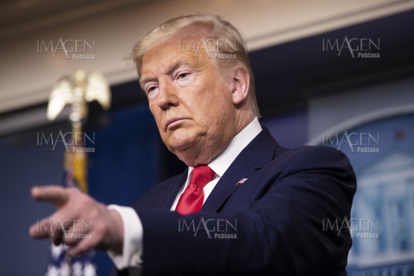 Trump amenaza con regular o cerrar redes sociales tras problemas con Twitter