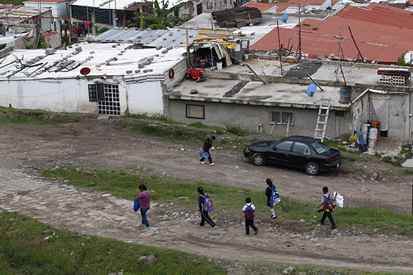 COVID-19 socava el futuro educativo de los jóvenes pobres de Latinoamérica