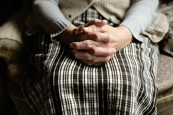 Muertes en asilos especiales de ancianos de Suecia se triplican en abril