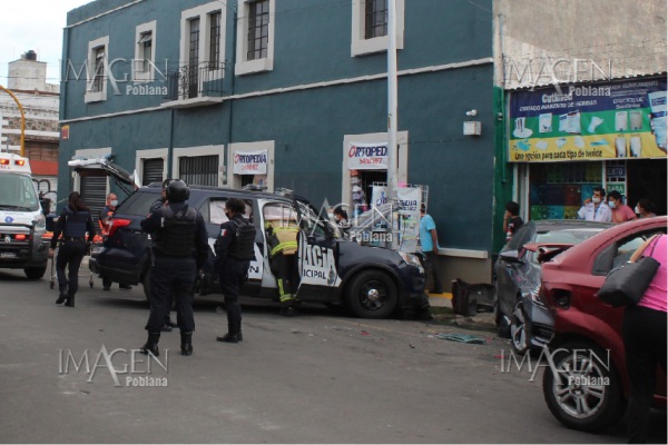 Patrullero protagoniza choque múltiple yendo a un auxilio
