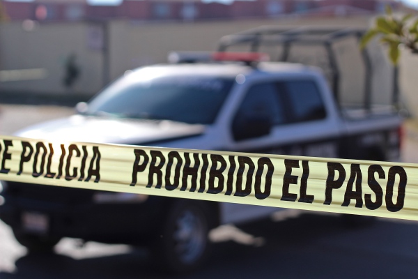 Hombre es ejecutado mientras departía en una taquería