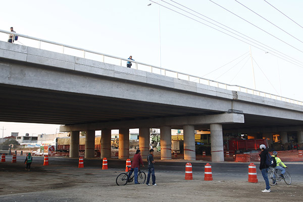 Sobrevive tras intentar suicidarse arrojándose de un puente