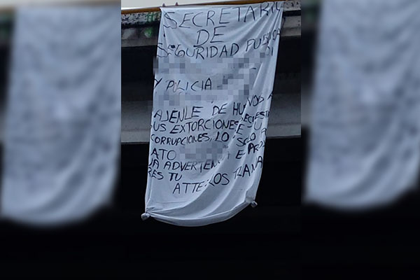 Amenazan a mandos policiales mediante narcomantas en Texmelucan