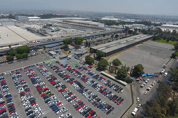 Ventas de automóviles se derrumban en julio más de 30% a tasa anual en México