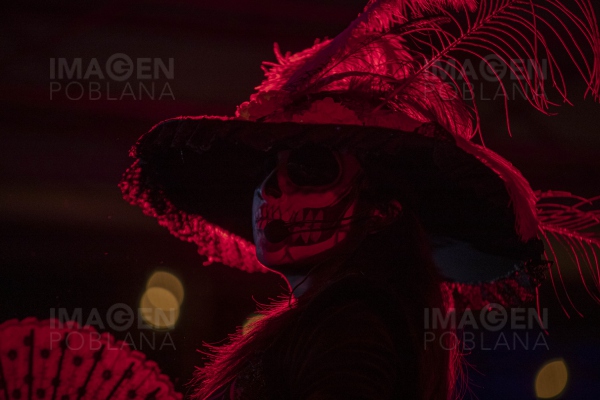 ¿Día de los Muertos o Halloween? Las máscaras y disfraces inundan las calles de México