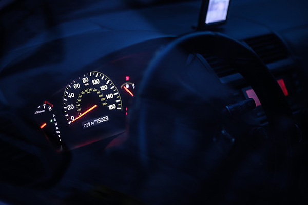 Un piloto de Fórmula 3 desata polémica al conducir a 300 km/h en vías públicas